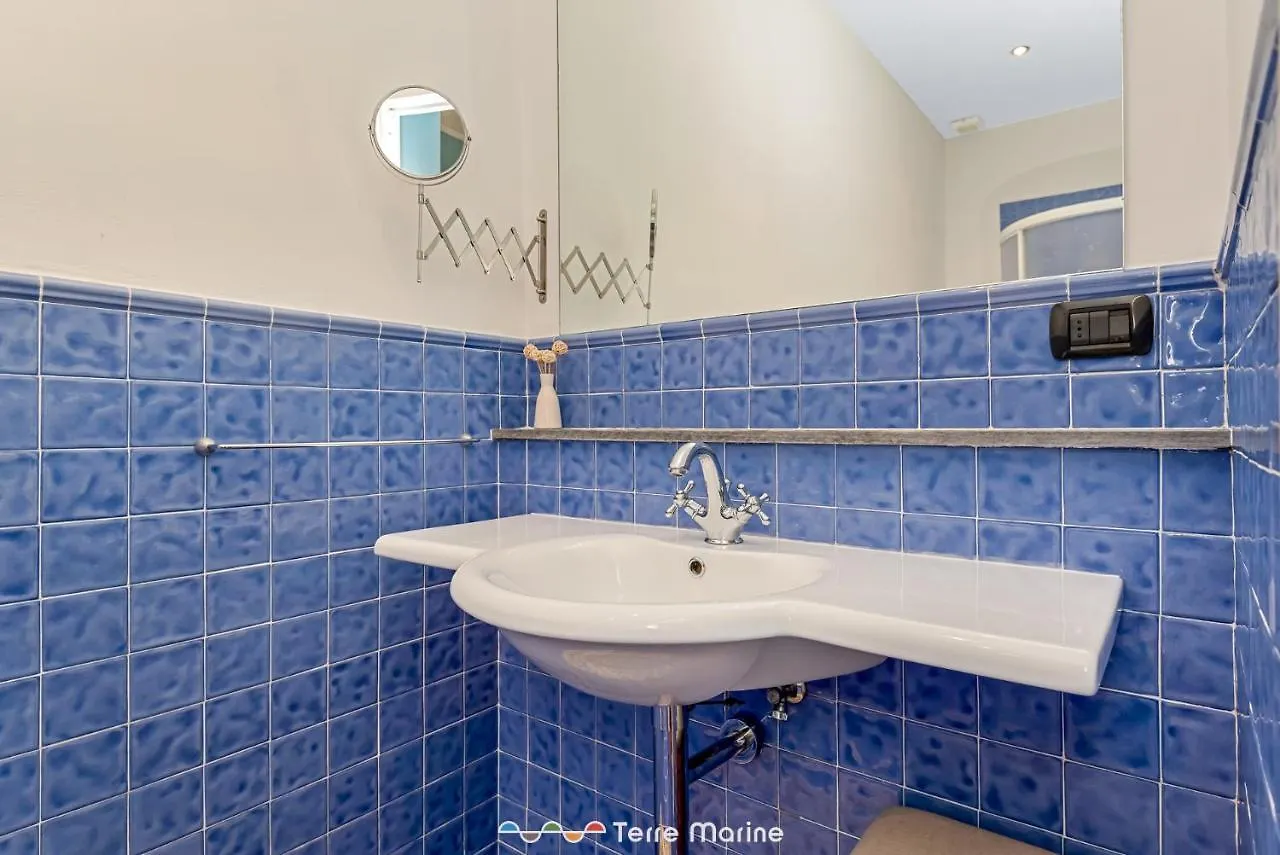 Gallery 22, Terremarine Apartment La Spezia 0*,